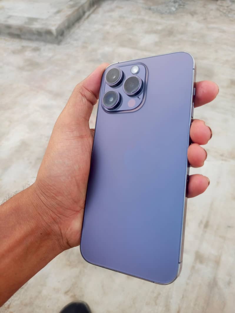 Apple iPhone 14 Pro Max 1
