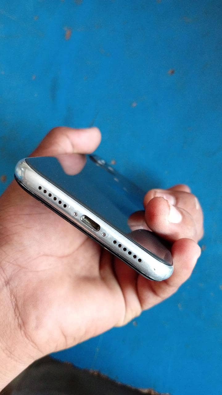 Apple iPhone 11 0