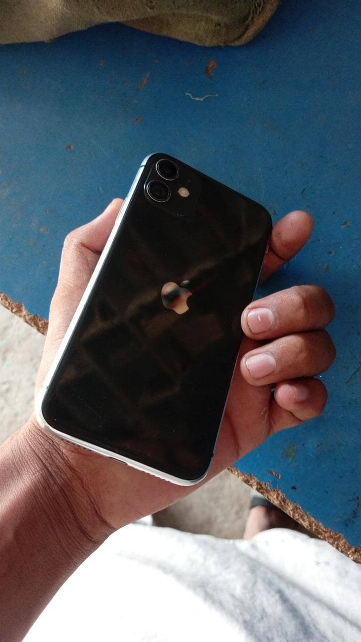 Apple iPhone 11 3