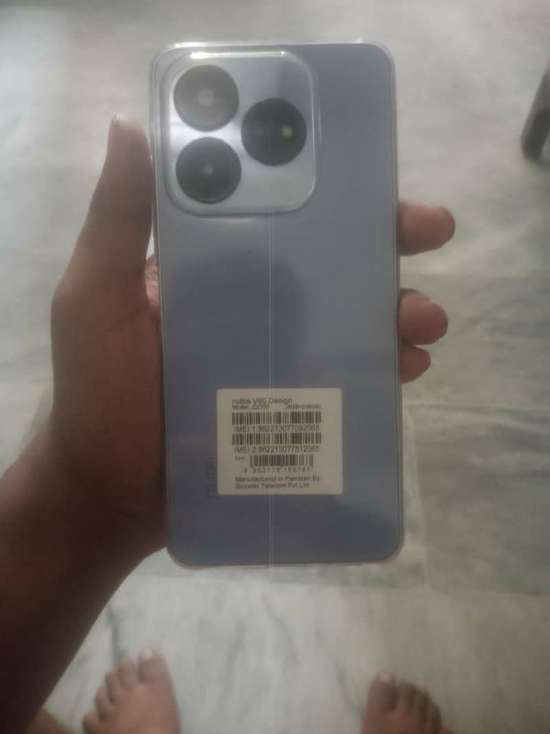 Realme V60 3