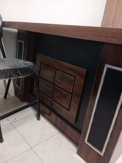 Urgent Sell Office Table And Chairs Best Deal