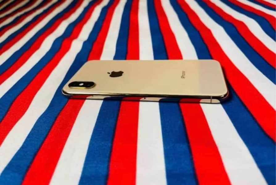 Apple iPhone XS Max 3