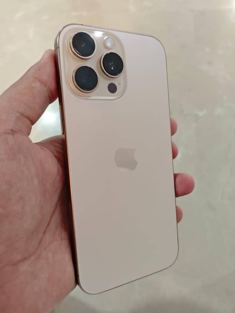 Apple iPhone 16 Pro Max 4