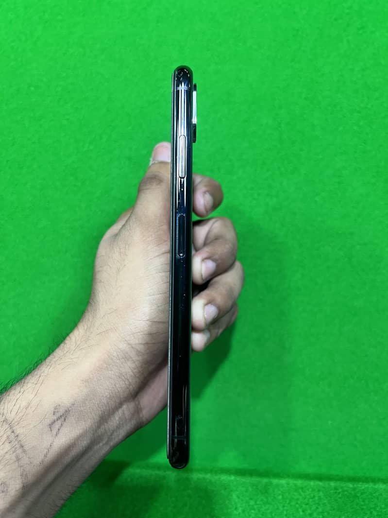 Apple iPhone XS Max 1
