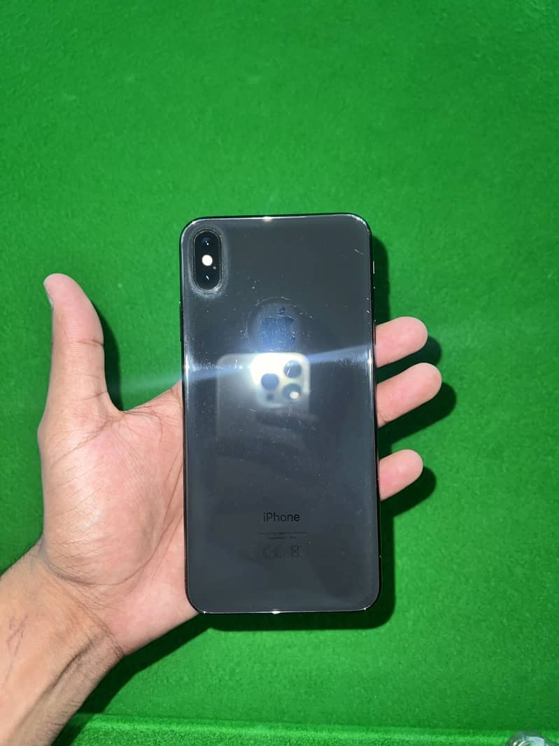 Apple iPhone XS Max 5