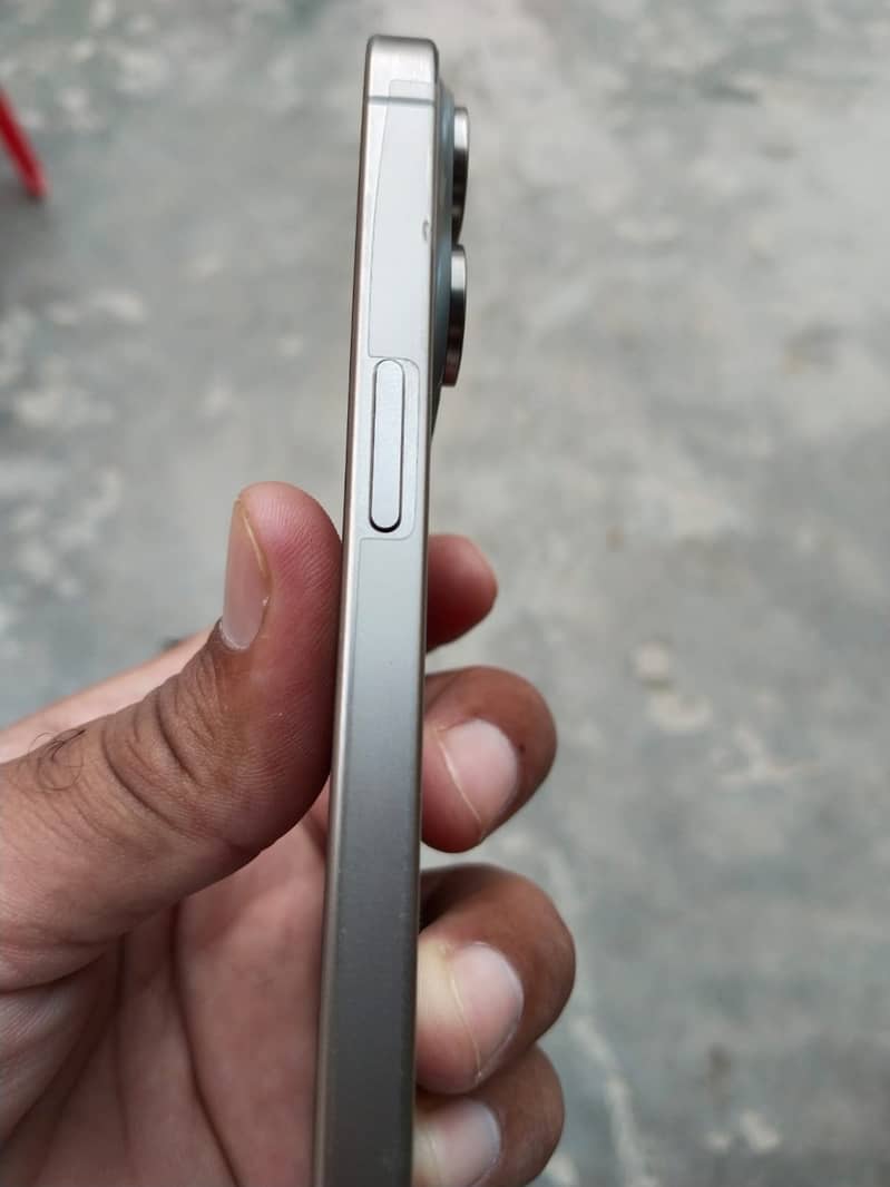 Apple iPhone 15 Pro Max 2