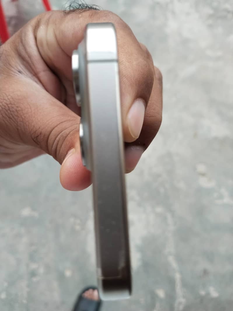 Apple iPhone 15 Pro Max 3
