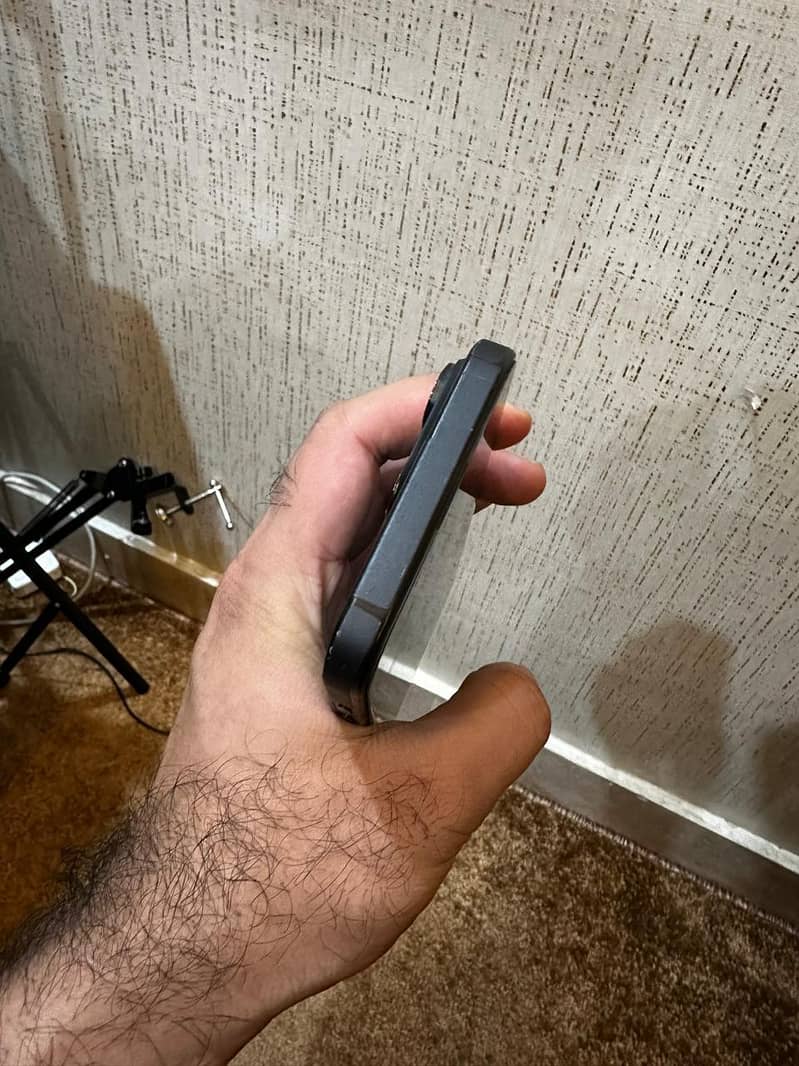 Apple iPhone 16 Pro Max 6