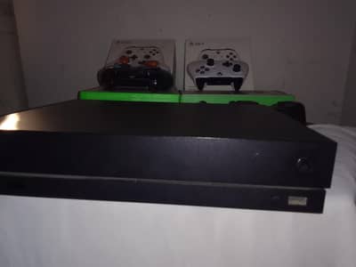 XBOX ONE 1 TB 18 Games