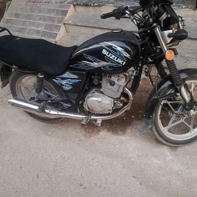 Suzuki GS 150 2022