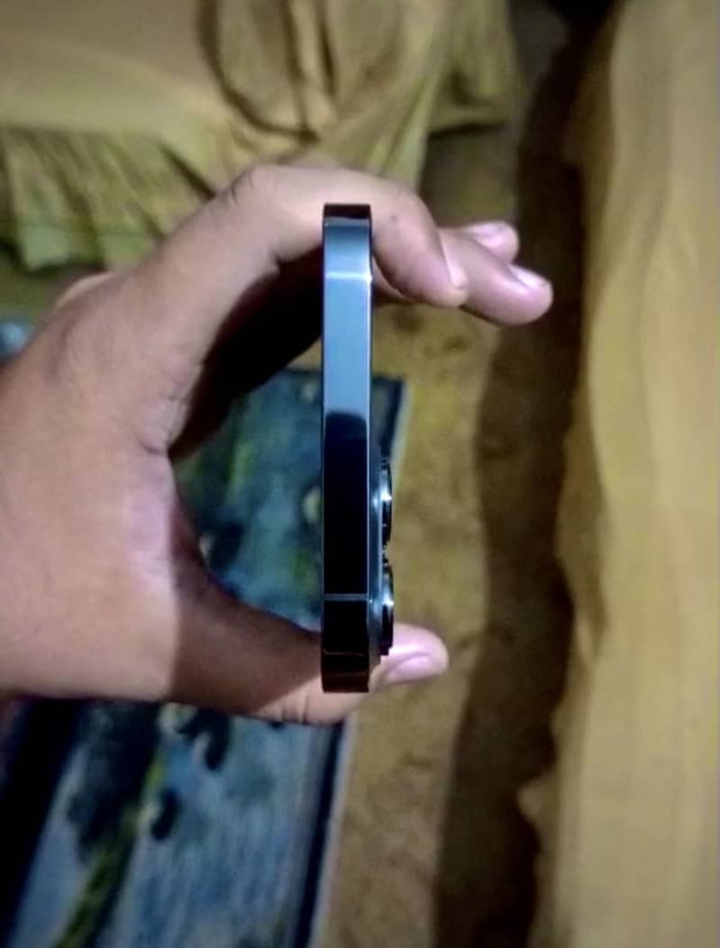 Apple iPhone 13 Pro Max 4