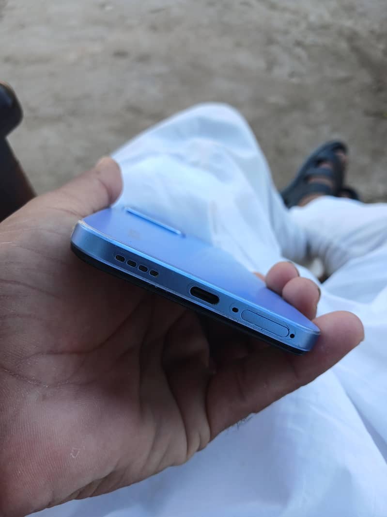 Realme C85 1