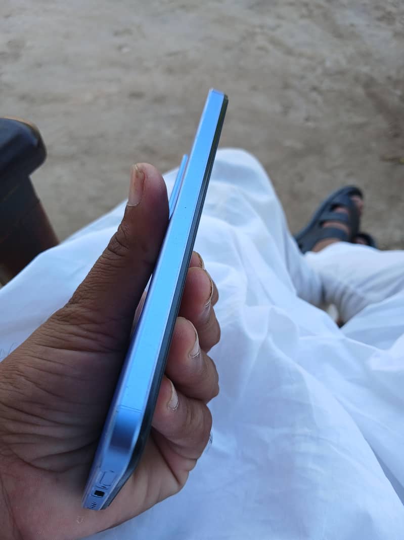Realme C85 3