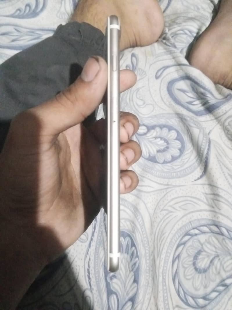 Apple iPhone 7 Plus 2