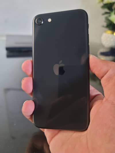 Apple iPhone SE in genuine saaf condition