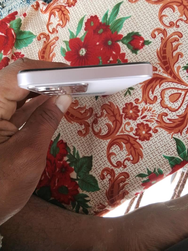 Realme C75x 4