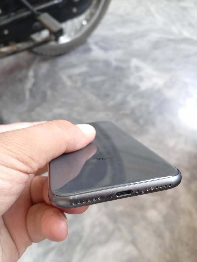 Apple iPhone 8 3
