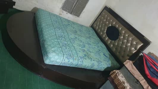 1 bed 2 side tables 1 mirror dressing