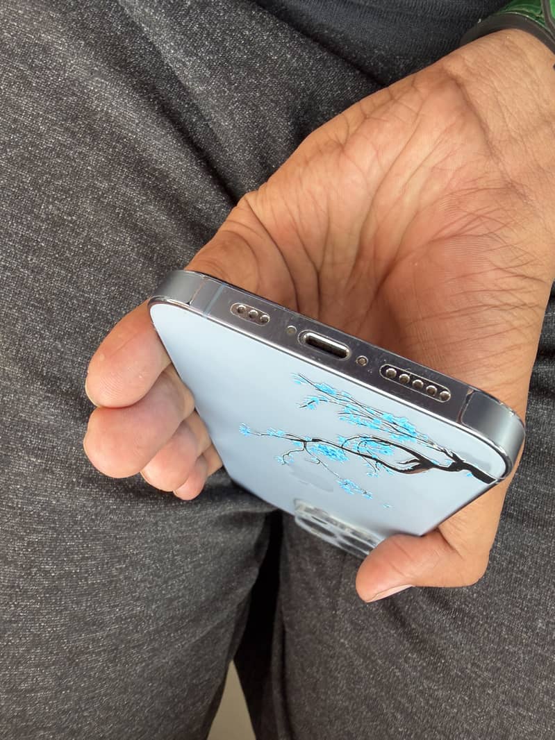 Apple iPhone 13 Pro 4