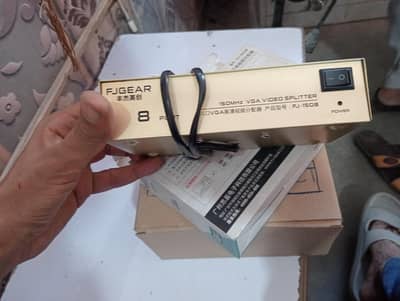 1 portable hard drive 500gb 2- 8port VGA video splitter 3-handphone