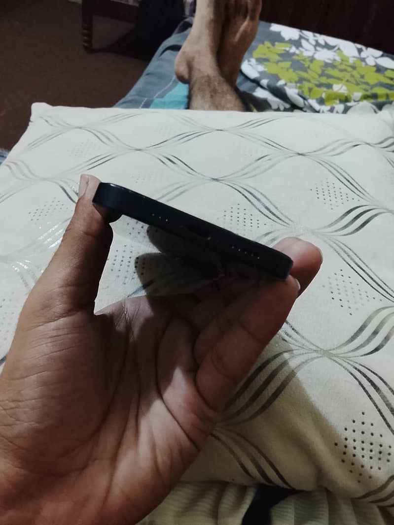 Apple iPhone 13 4