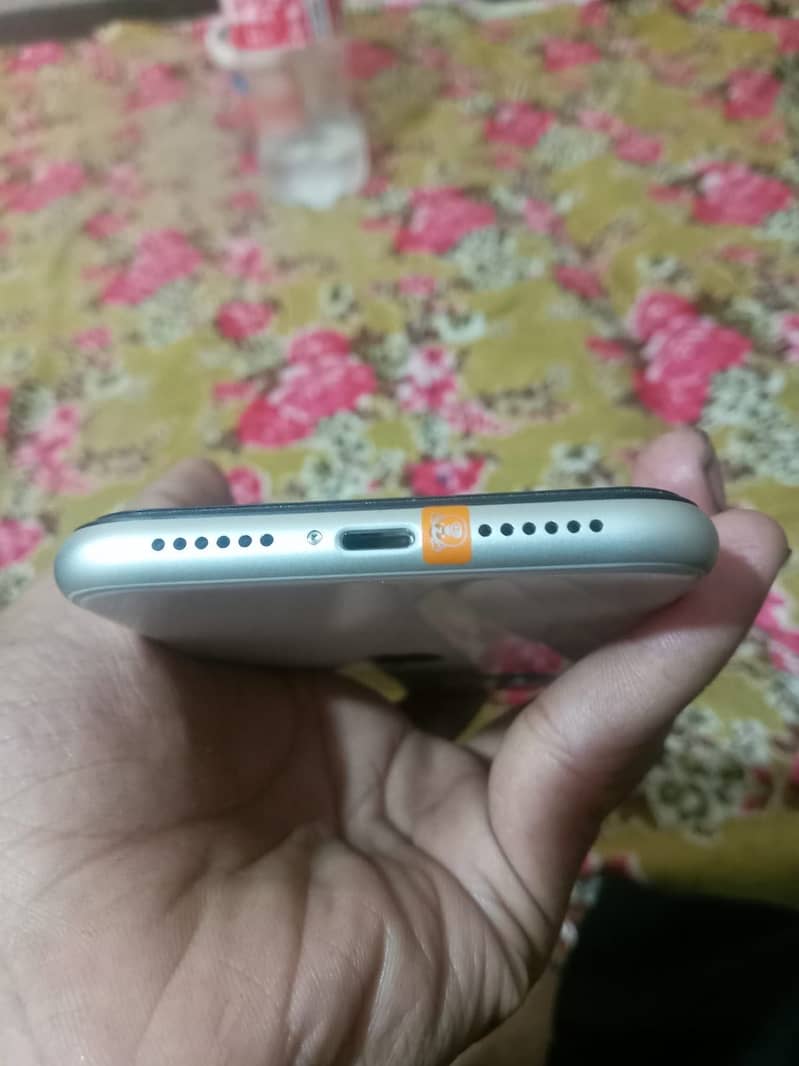 Apple iPhone 11 3