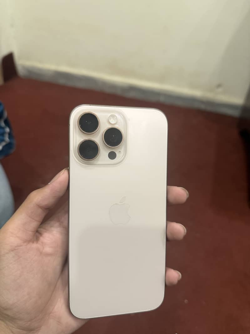 Apple iPhone 16 Pro Max 1