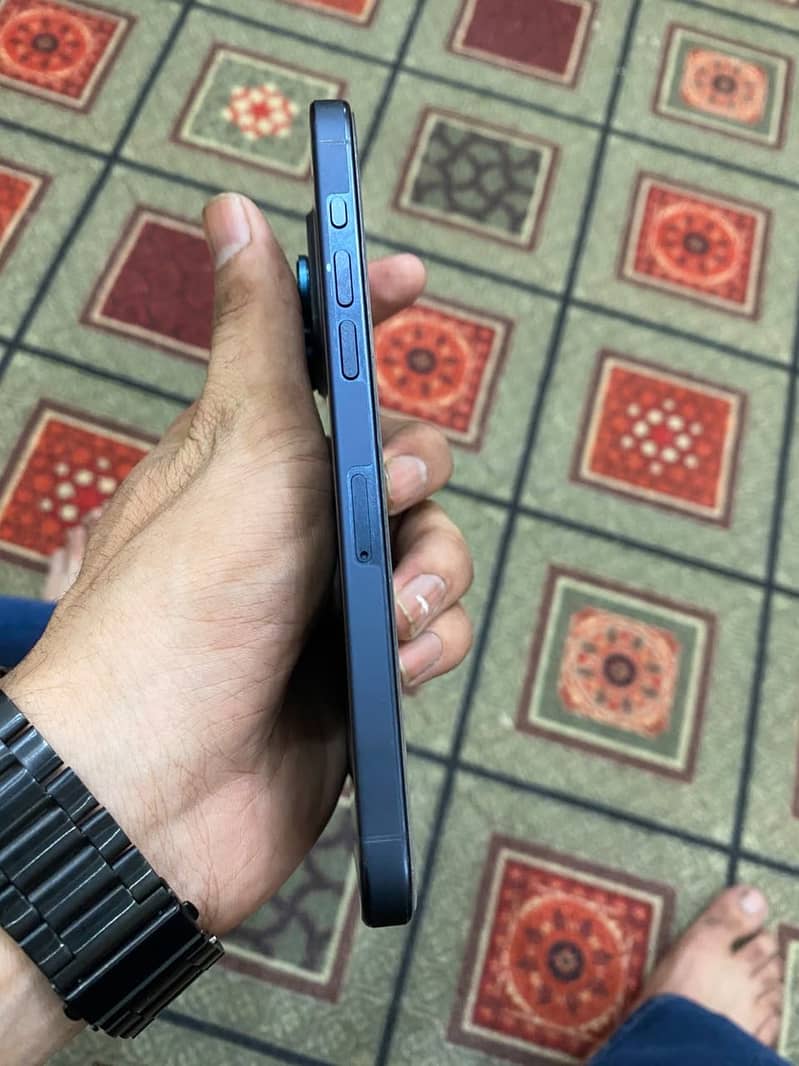 Apple iPhone 15 Pro Max 2