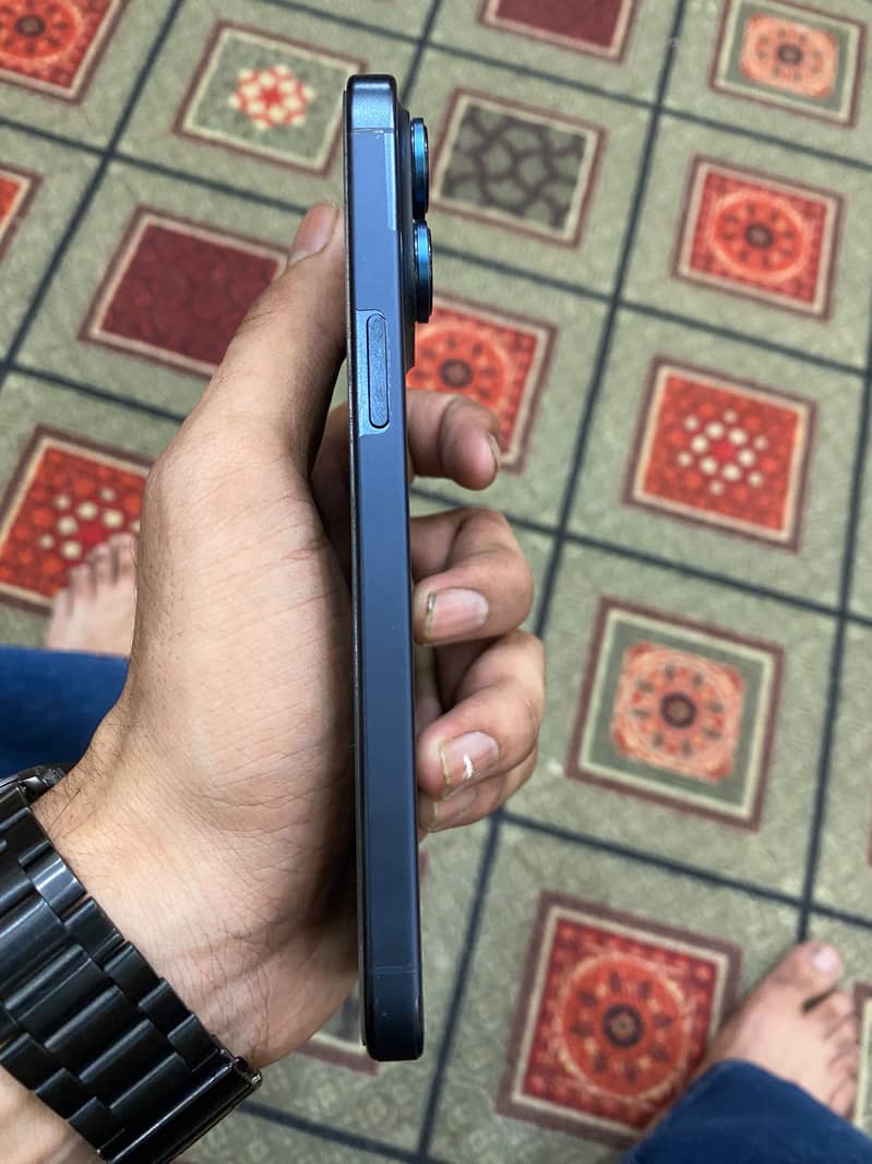 Apple iPhone 15 Pro Max 3
