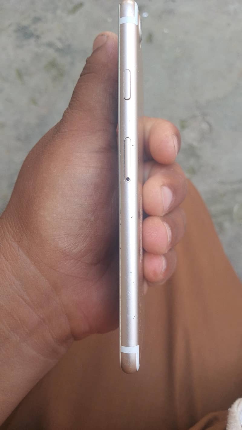 Apple iPhone 7 2