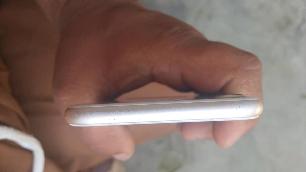 Apple iPhone 7 3