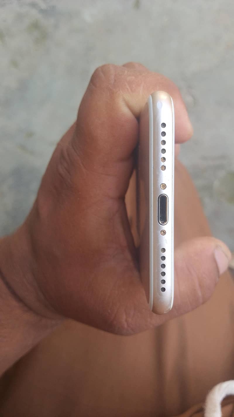 Apple iPhone 7 4