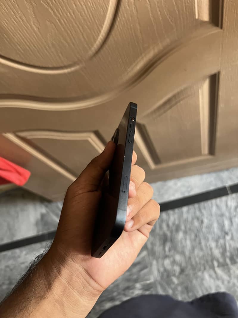 Apple iPhone 13 2
