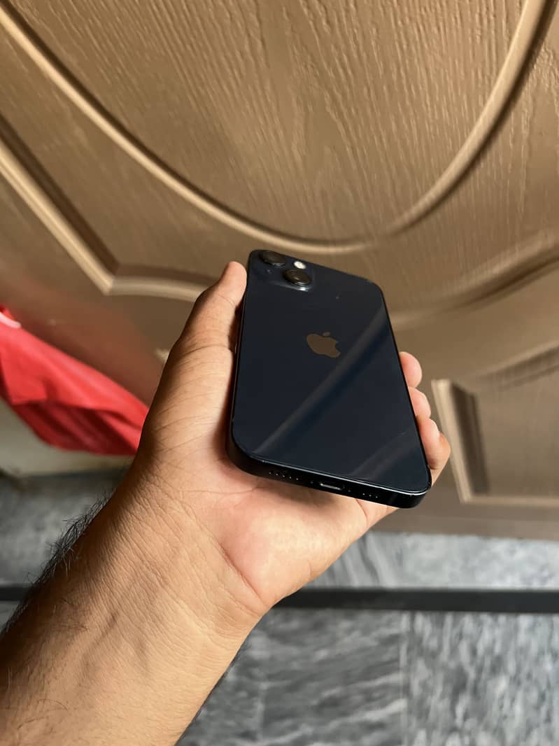 Apple iPhone 13 5
