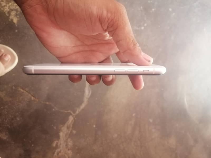 Apple iPhone 11 5