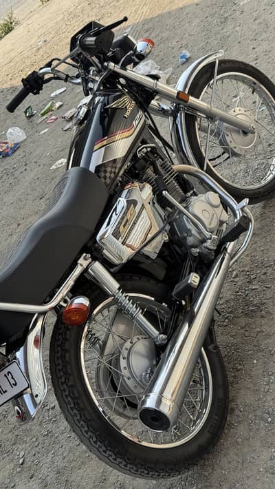 125 SE crome black 26 model