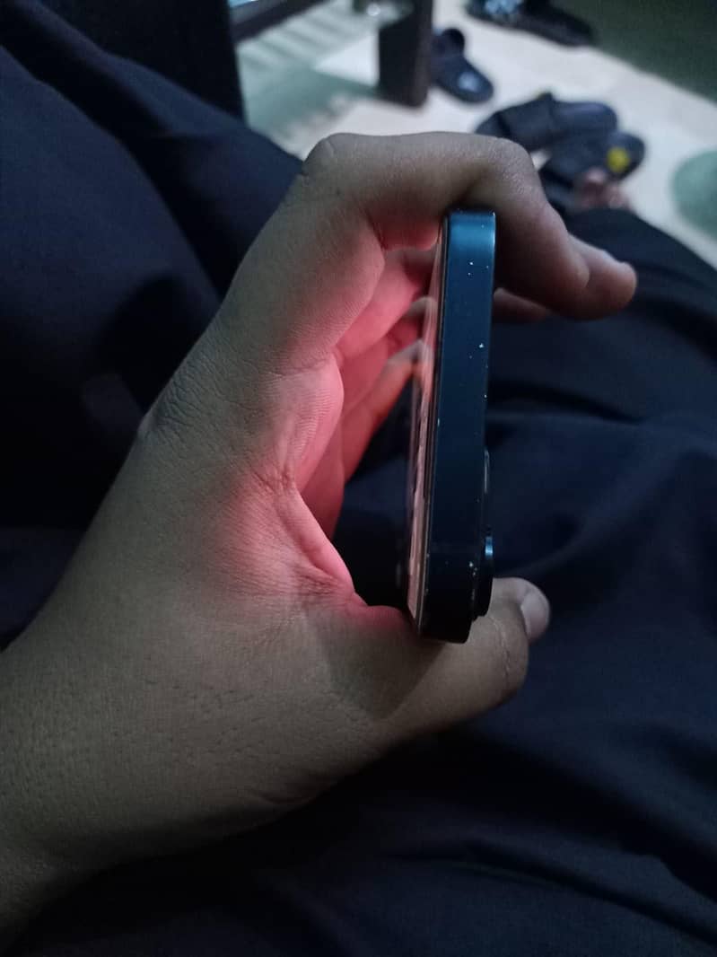 Apple iPhone 13 5