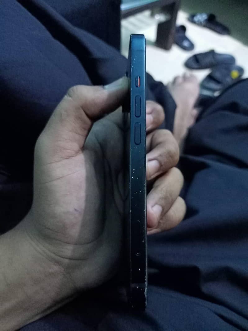 Apple iPhone 13 8