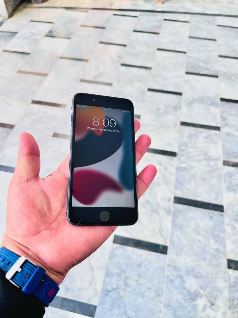 Apple iPhone 7 Plus 1