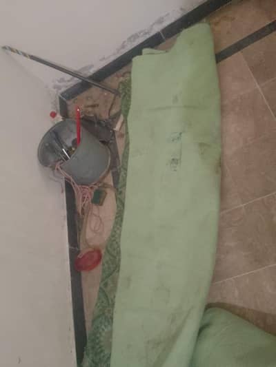 carpet for large and wide room . used carpet in green color  in good