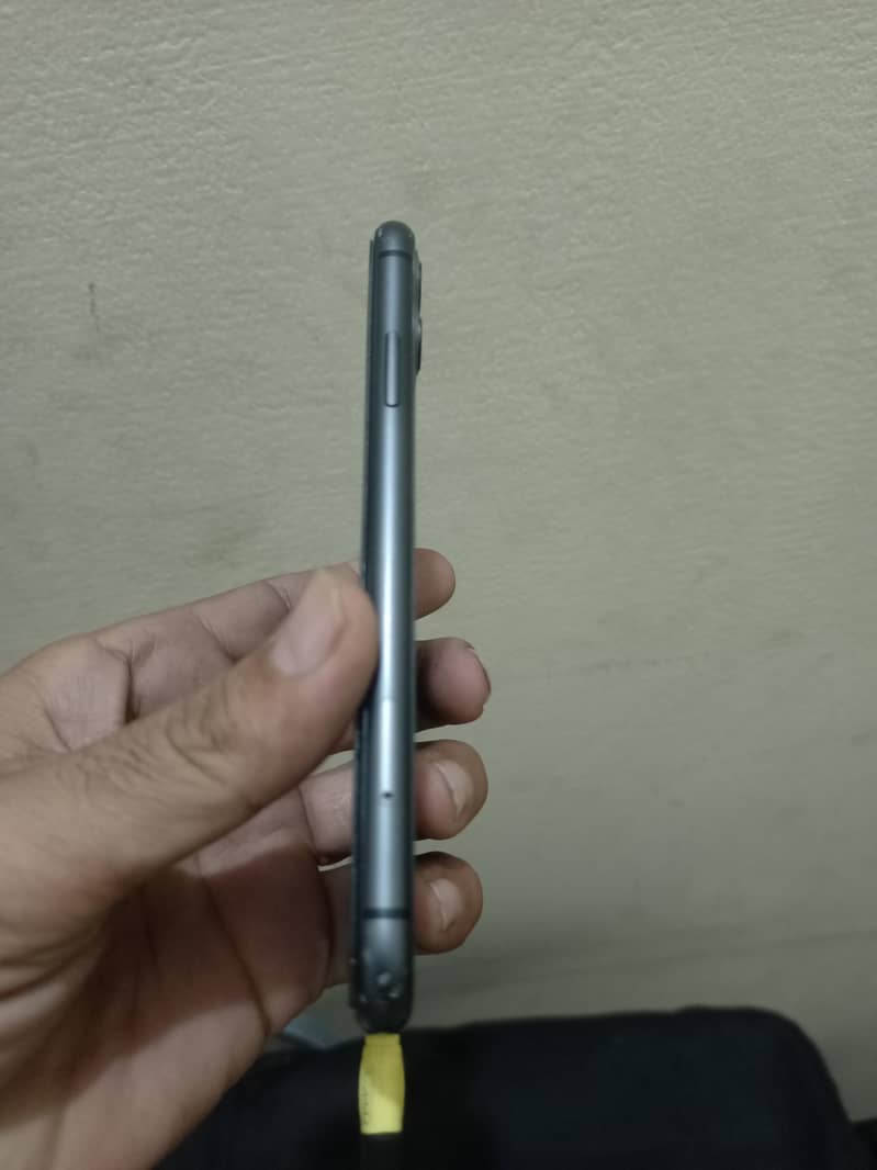Apple iPhone 11 3