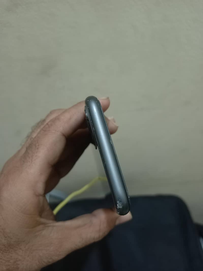 Apple iPhone 11 7
