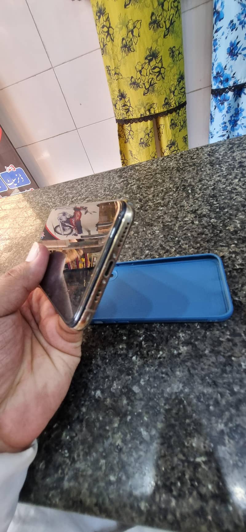 Apple iPhone XS 3