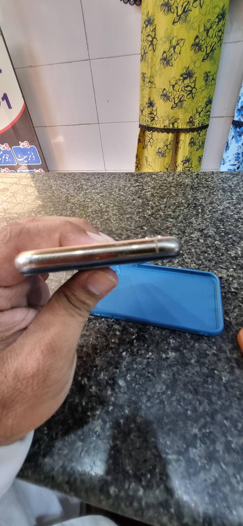 Apple iPhone XS 4