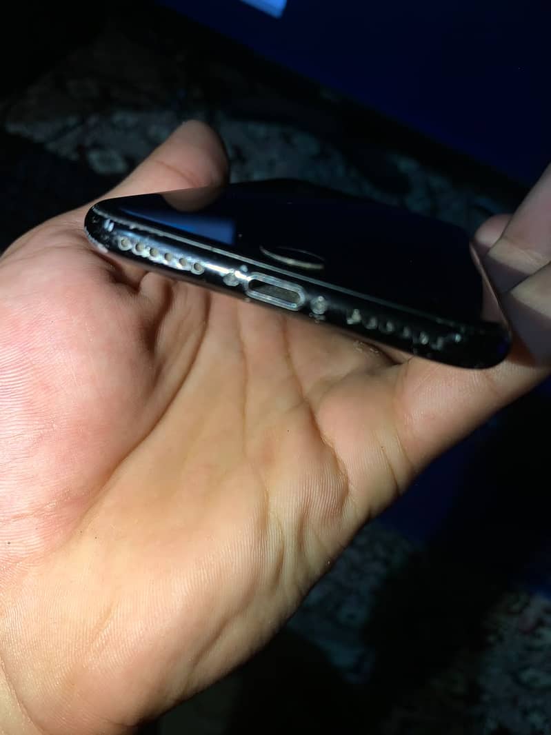 Apple iPhone 7 2