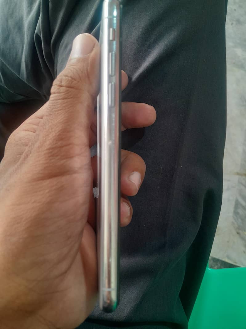 Apple iPhone X 3