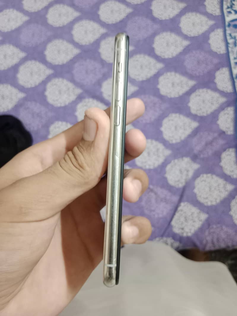 Apple iPhone 11 Pro 2