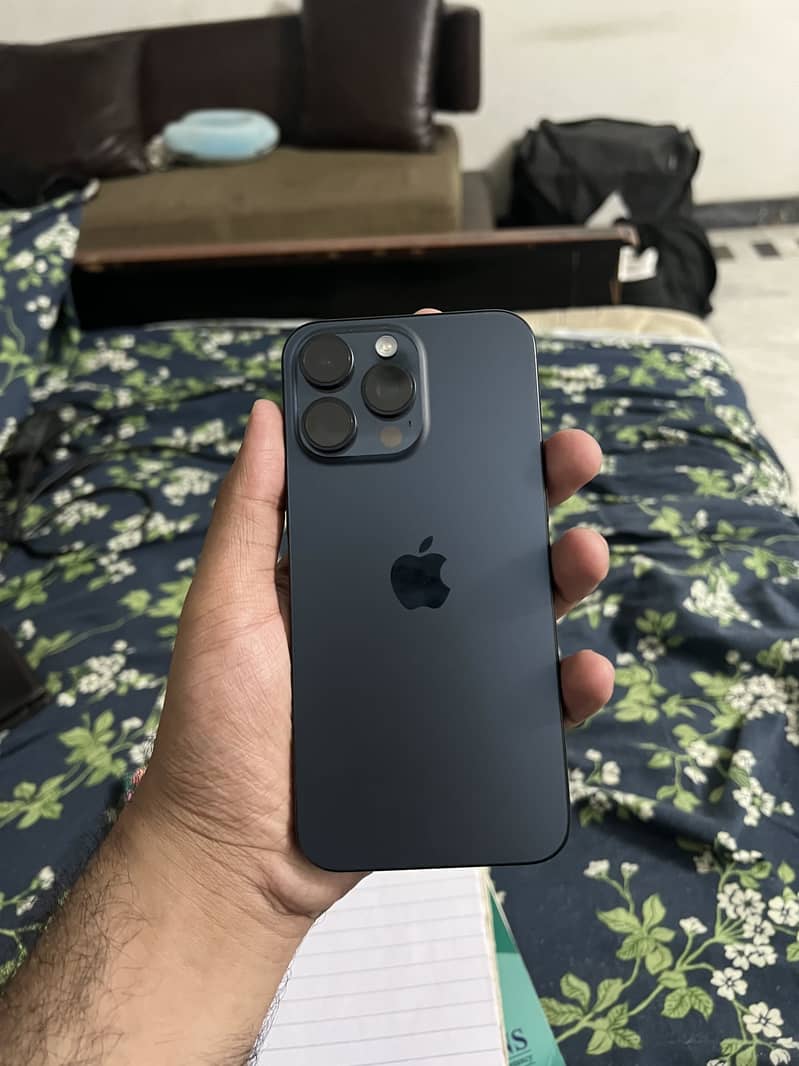 Apple iPhone 15 Pro Max 0