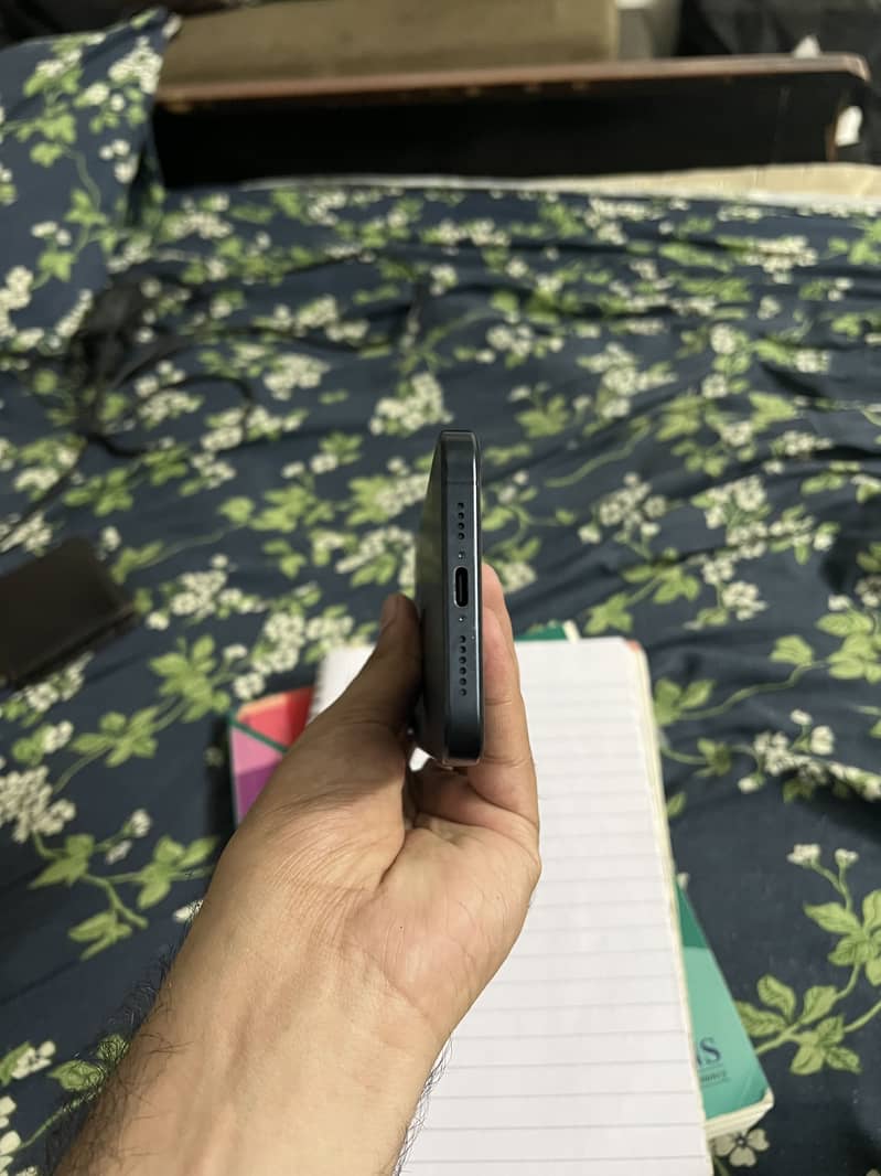 Apple iPhone 15 Pro Max 2