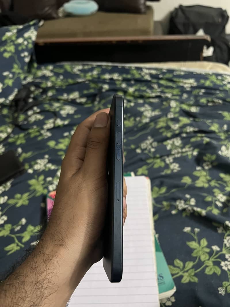 Apple iPhone 15 Pro Max 3